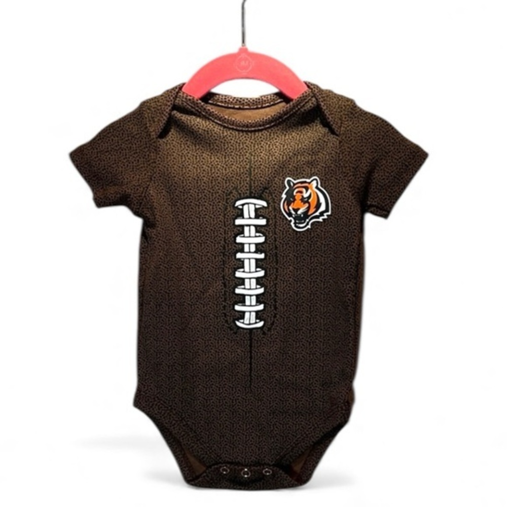 New NFL Cincinnati Bengals Baby Football Onesie Bodysuit Size 3-6 Months NWT